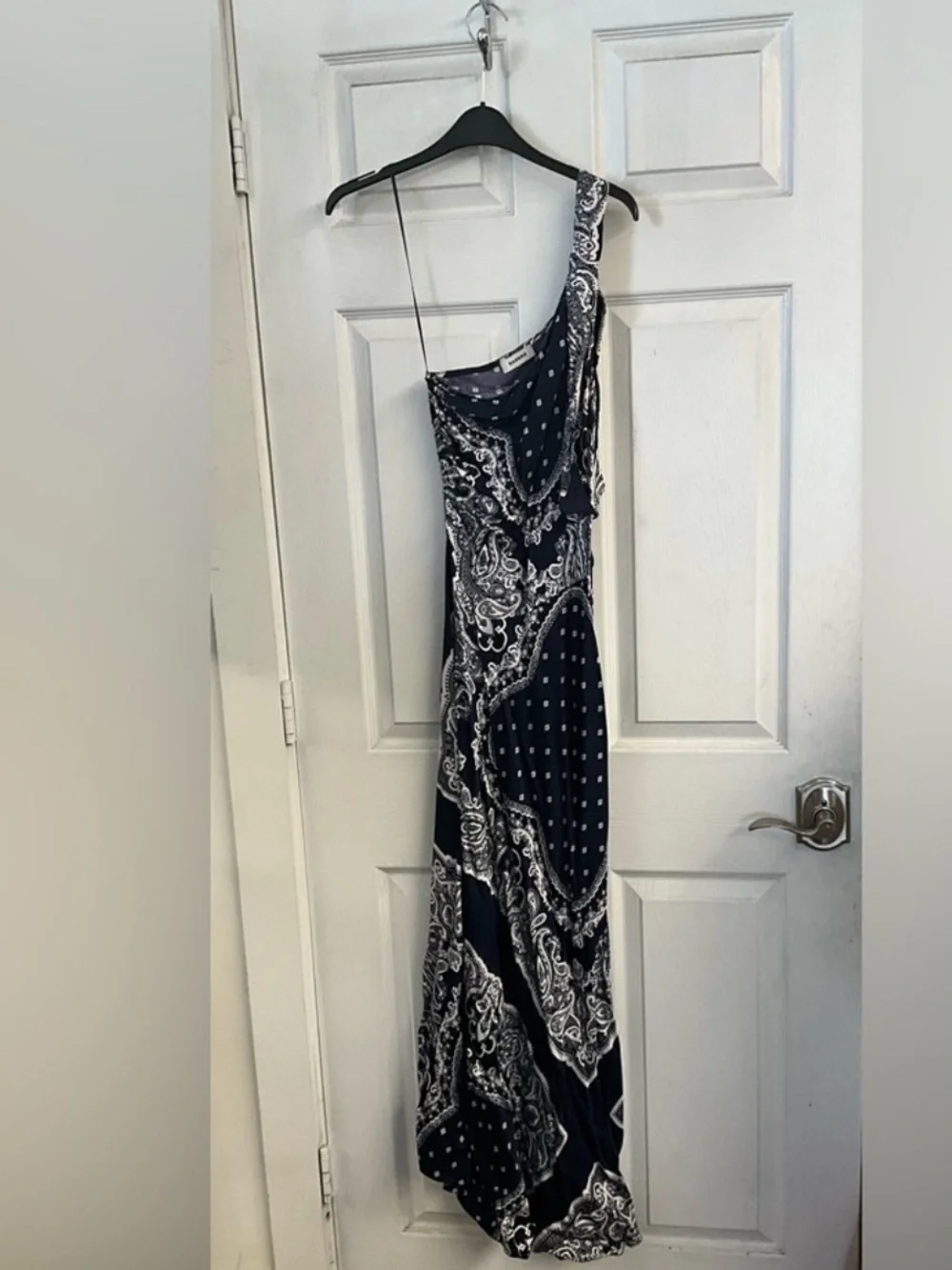 Orlana BANDANA-PRINT MAXI DRESS - Picture 4 of 5